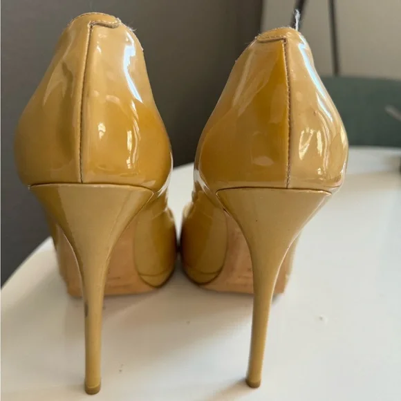 Jimmy Choo Peep Toe Stilettos, Tan Patent Leather, size 9 (39.5) - Picture 5 of 7